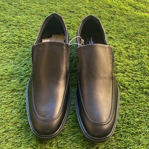 Men’s black dress shoes